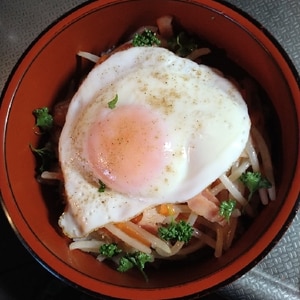 ベーコンとモヤシの手抜き丼